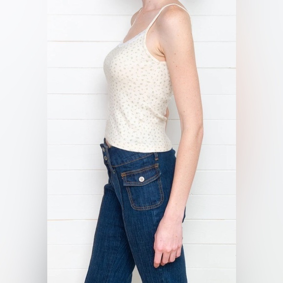 Brandy Melville Skylar Floral Eyelet Tank Top NEW - Picture 2 of 5